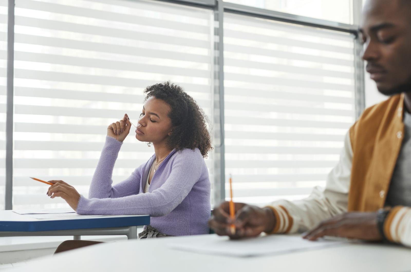 Étudiants confiants à l'approche du bac